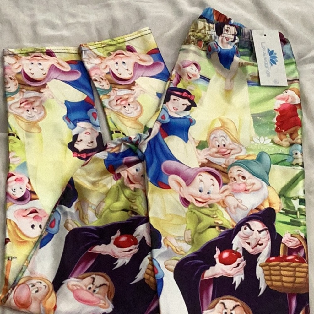 Snow White leggings Small